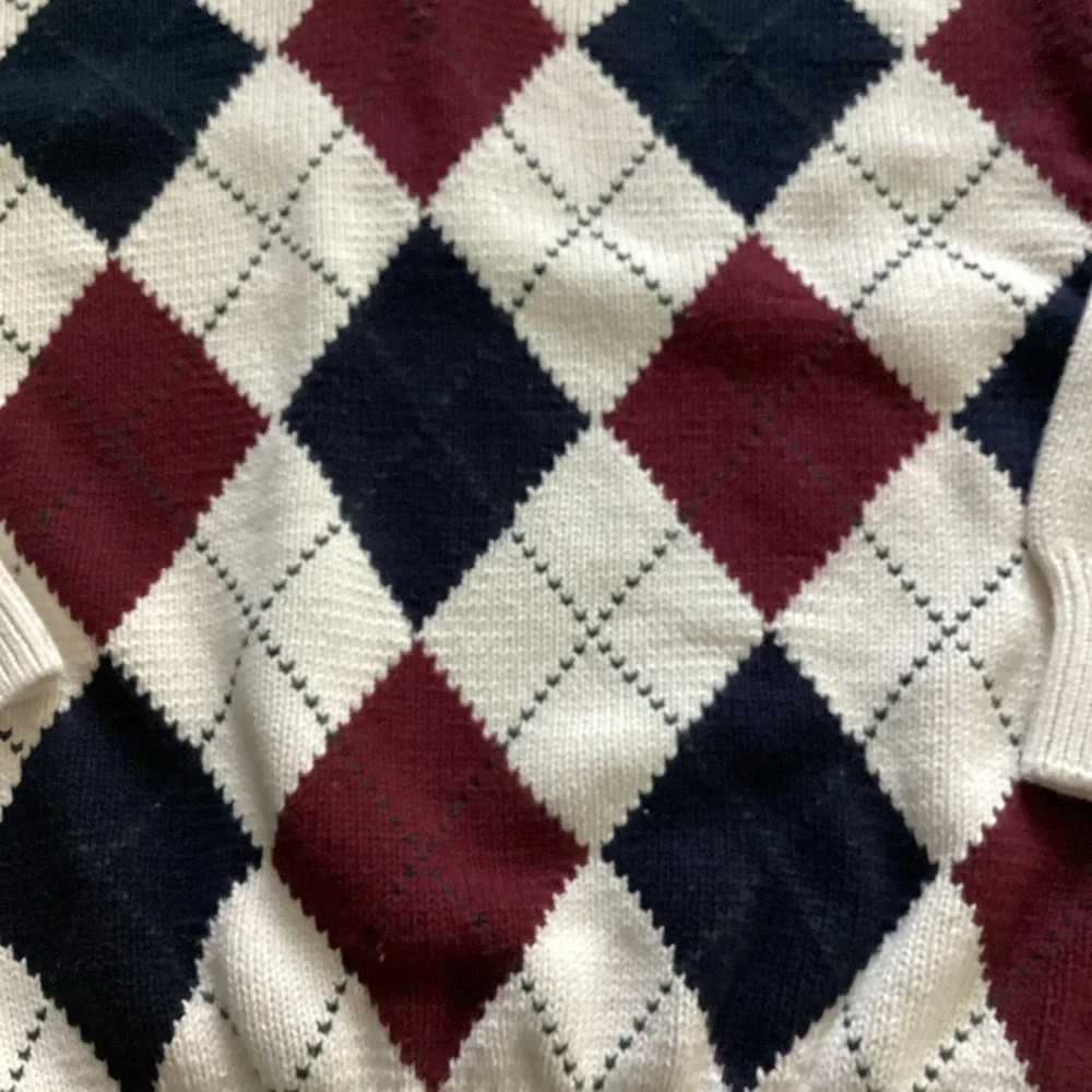 Jos. A. Bank Joe's Sport Argyle V-Neck Sweater - Cream & Burgundy -cotton XL